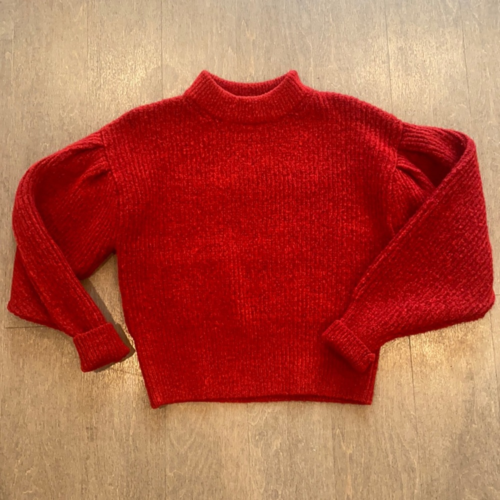 Forever 21 Puffy Shoulder Turtle Neck Sweater in Red. Size S